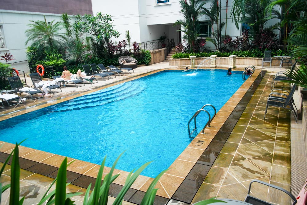 Rendezvous hotel pool