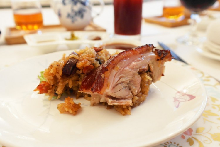man fu yuan chinese new year 2015 Barbecued Whole Suckling Pig