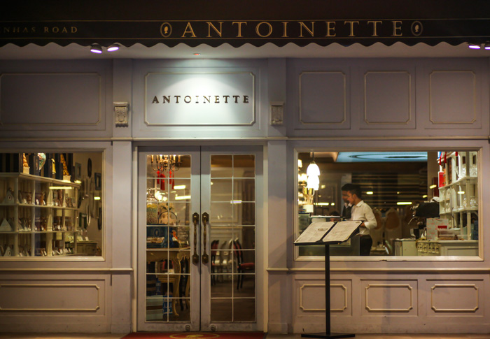 Antoinette - Frontage