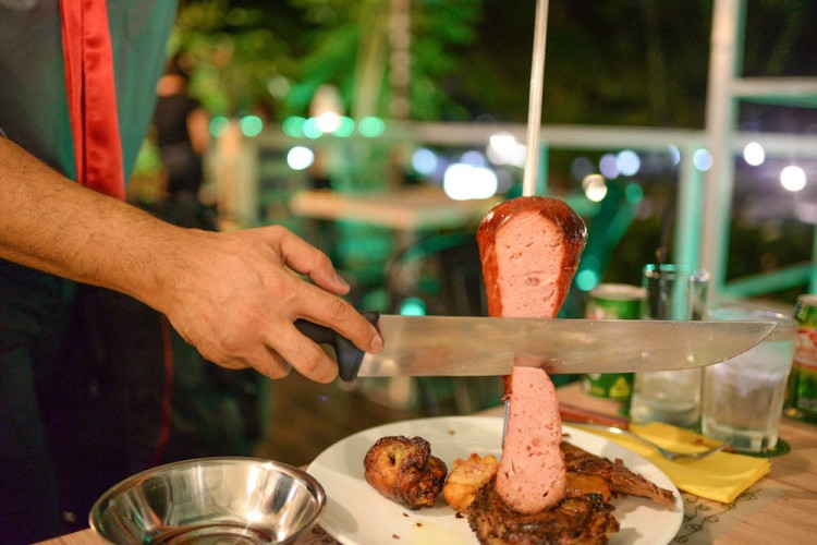 Carne and Caipirinha slicing ham