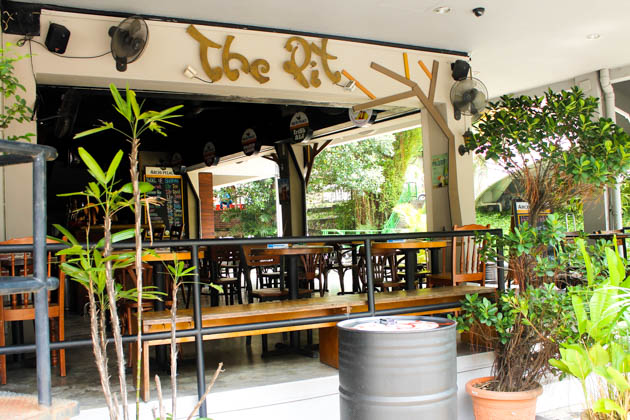 best pubs in singapore - The Pit