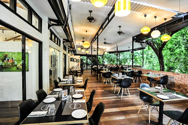 outdoor garden restaurant singapore spruce park