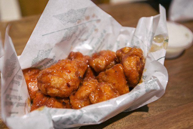 Wingstop spicy chicken wings singapore (9 of 16)
