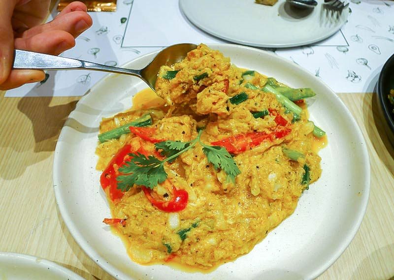 Baan Ying Crab Omelette 800x569 2