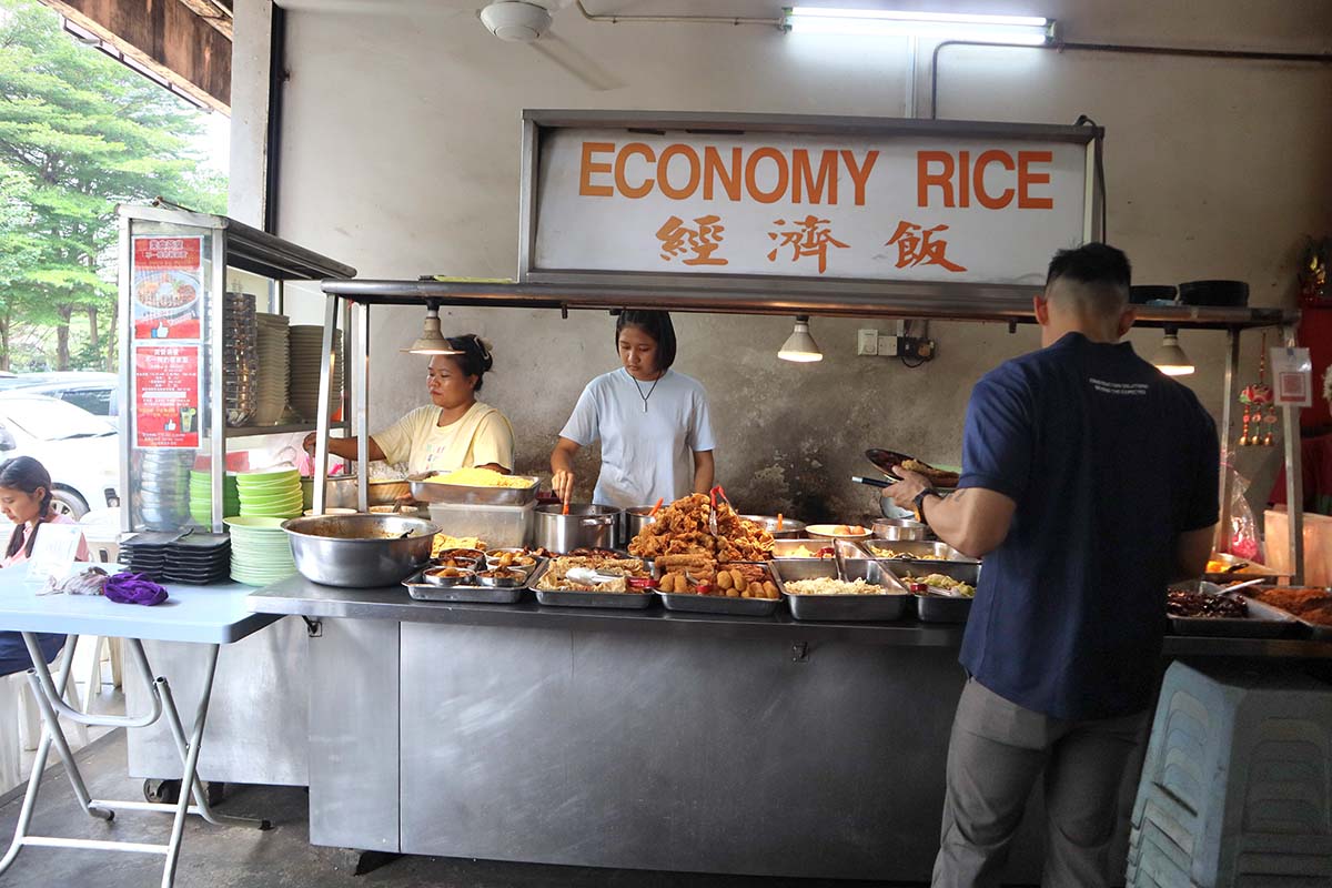 restoran may shaw - food display
