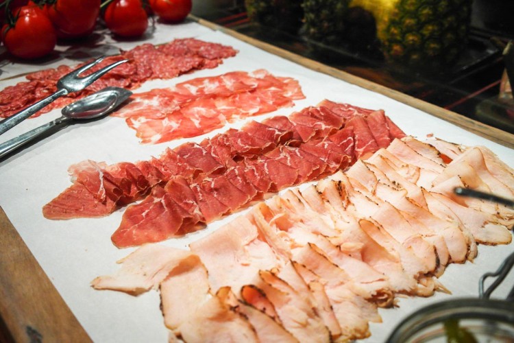 Mezza9 (Sunday Brunch): A Culinary Buffet Journey at Grand Hyatt Singapore