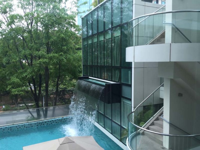 park regis singapore hotel pool