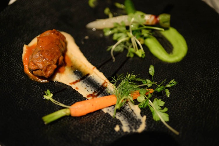 Basilico Braciole al Sugo alla Barese con Purea Di Fave