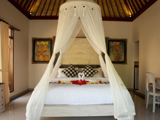 Segening Villa Bali bed
