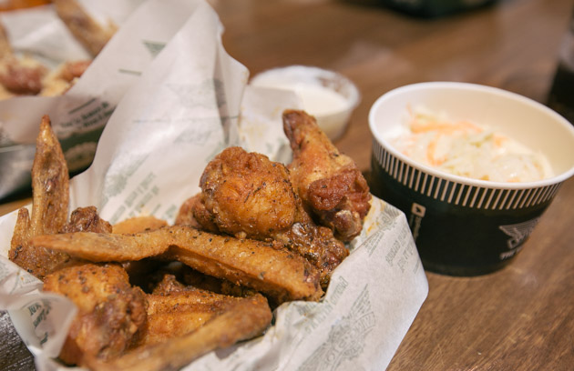 Wingstop spicy chicken wings singapore (7 of 16)