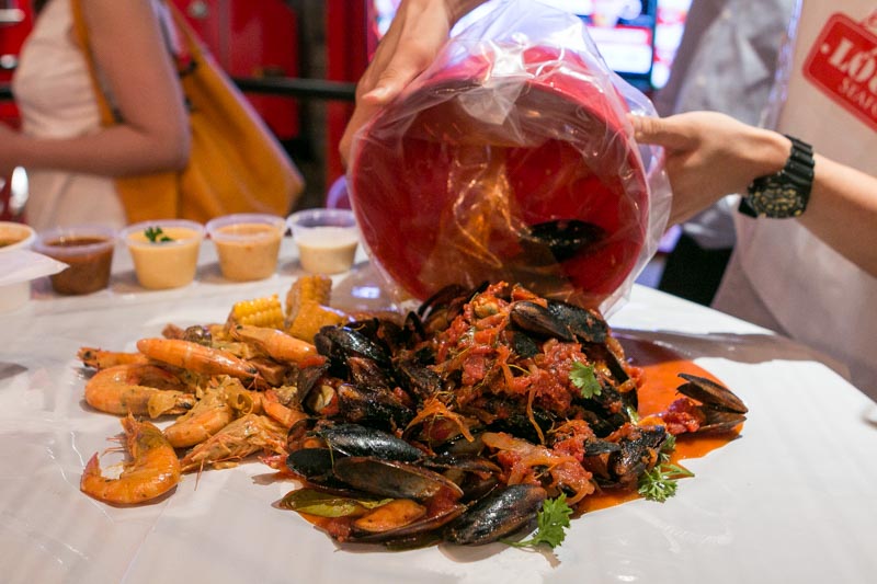 dhoby ghaut food guide - cajun on wheels seafood