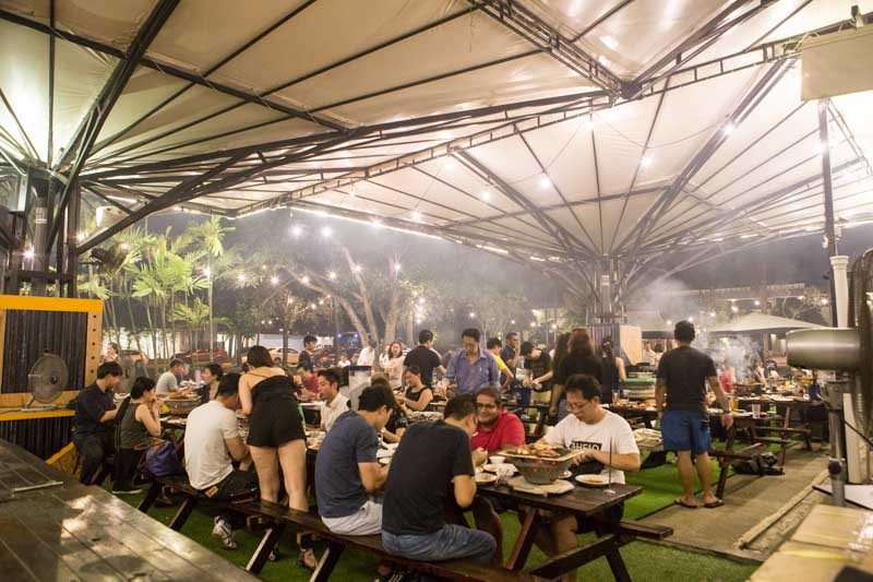 The Three Peacocks: Dine Al Fresco At This Affordable Seafood BBQ Buffet In Labrador  Park