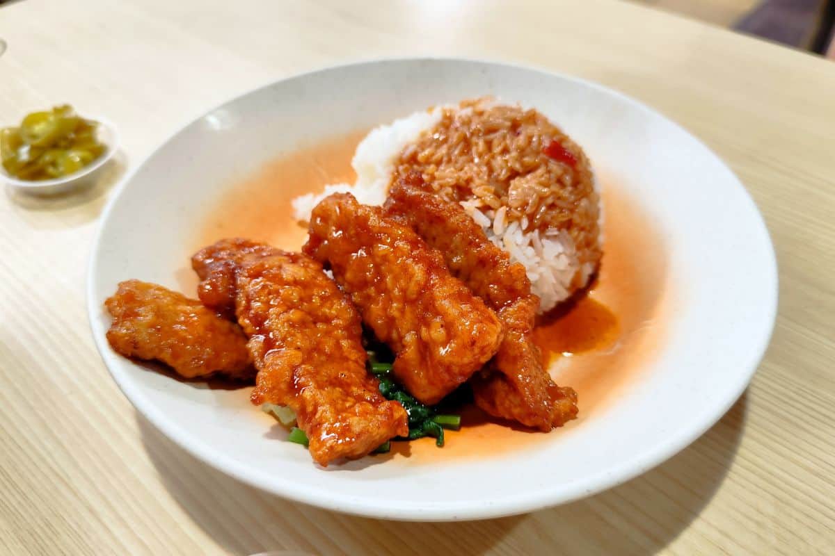 Yuhua Village Market & Food Centre - Supreme Pork Ribs Rice Yuhua Village Market & Food Centre - Supreme Pork Ribs Rice