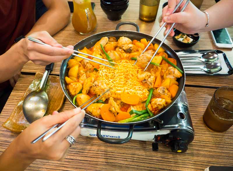 seoul yummy spicy challenge 8 Finish This Hotter Than Hell Spicy Stew Challenge & Get A Discounted Meal At Seoul Yummy Outlets Till 8 July