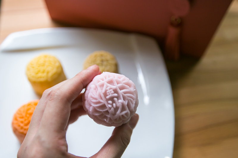Marina Bay Sands Mooncakes 2018 1 15 Unique Mooncake Flavours In 2018 That’ll Fly Your Taste Buds To The Moon