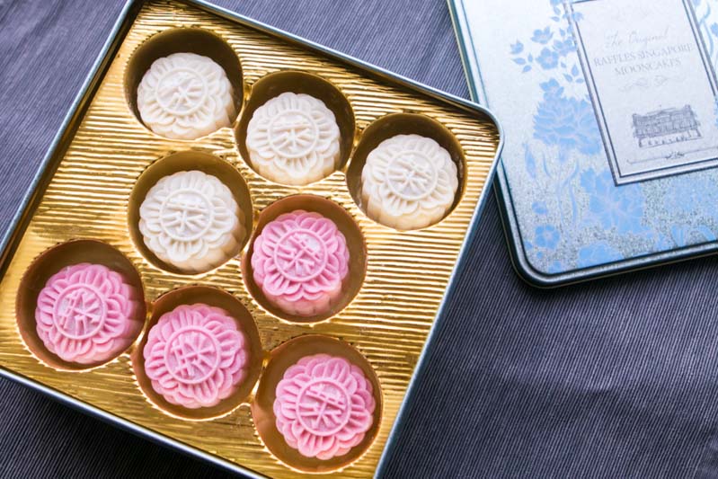 Raffles Hotel Mooncake 2018 1 15 Unique Mooncake Flavours In 2018 That’ll Fly Your Taste Buds To The Moon