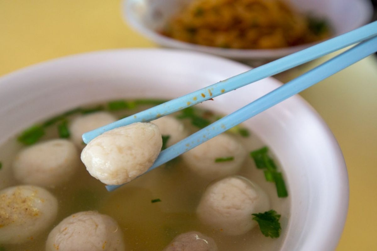 joo chiat chiap kee - picking fishball
