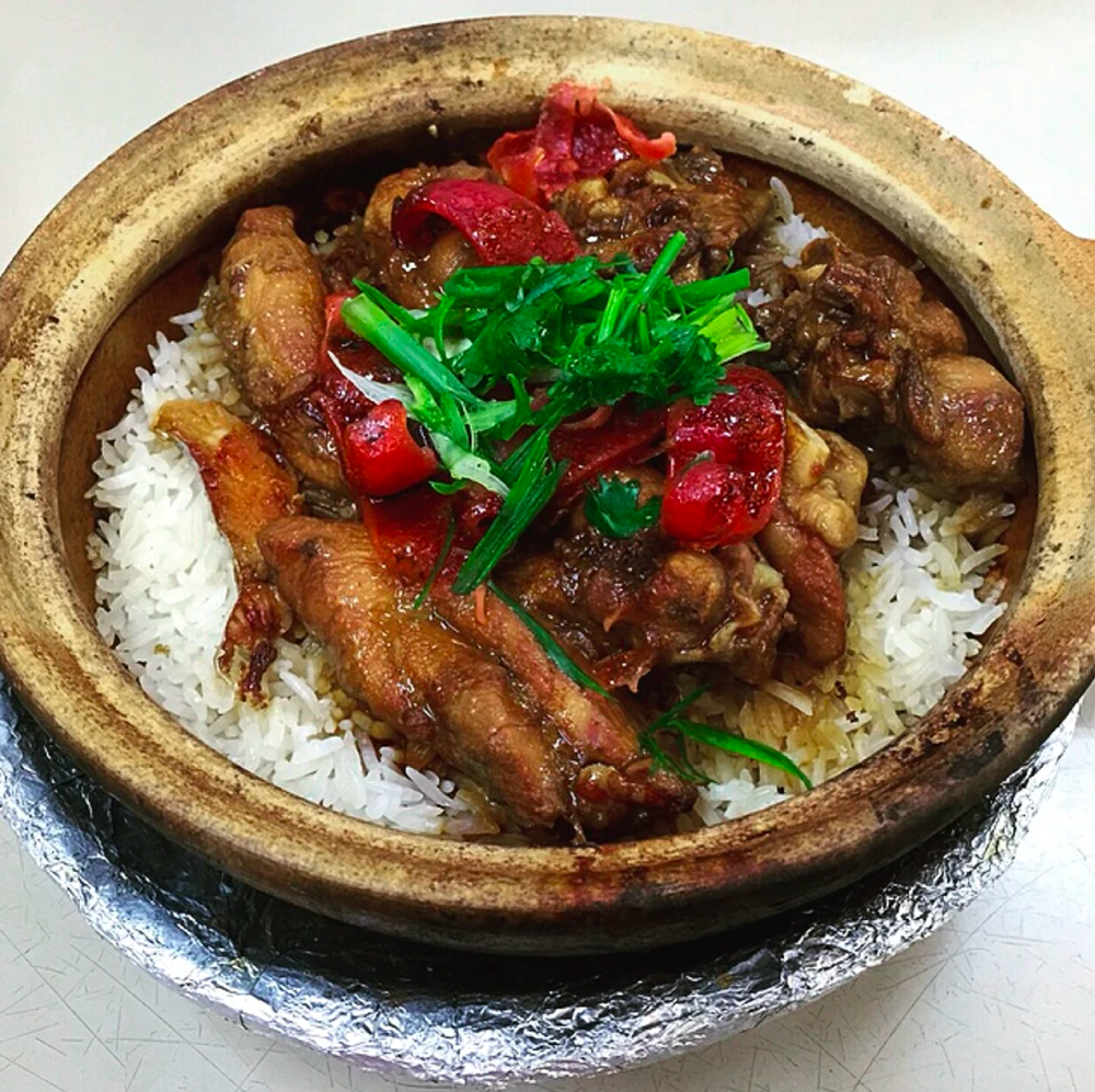 a shot of claypot rice from bao fa