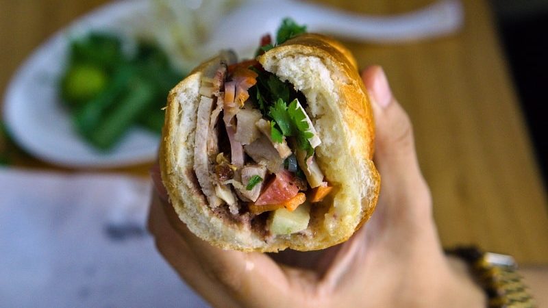 Co Hai Banh Mi 17