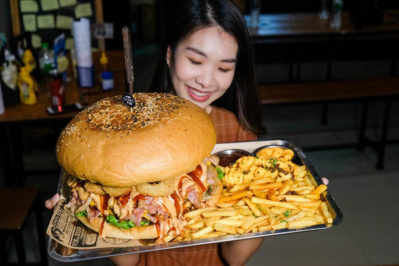 Chris Steaks And Burgers Thailand Online 3 burger challenge