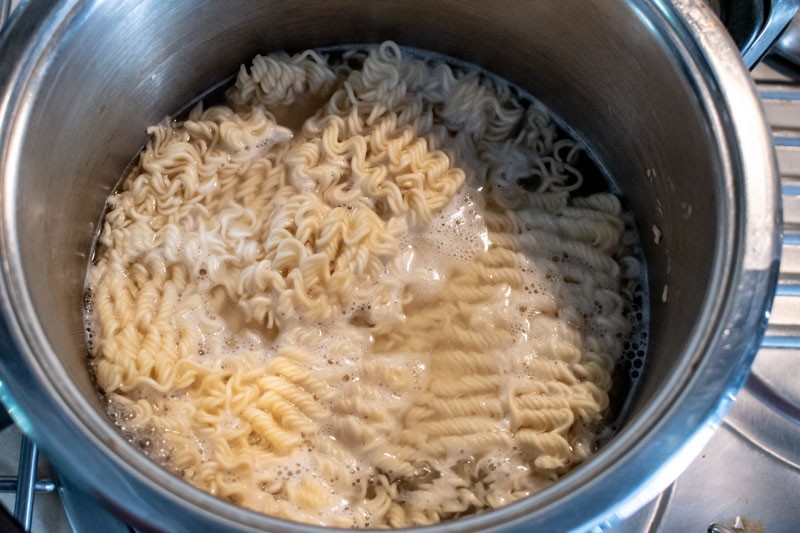 Simple Stay Home Recipes Cheesy Garlic Instant Noodles 2