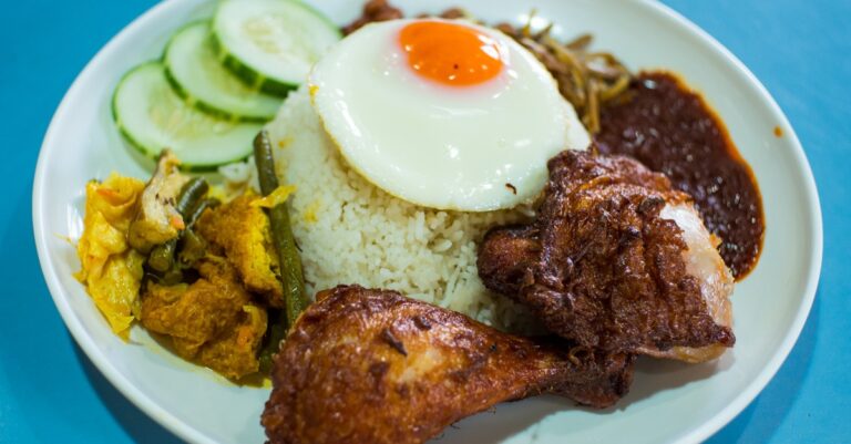 Classic Fried Chicken Nasi Lemak