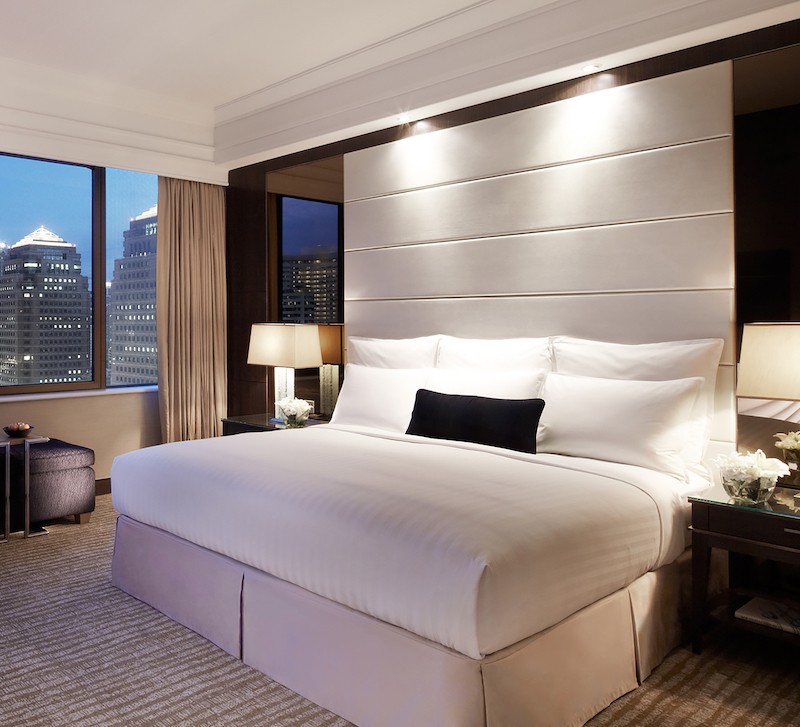  Premier Deluxe room of Singapore Marriott Tang Plaza Hotel