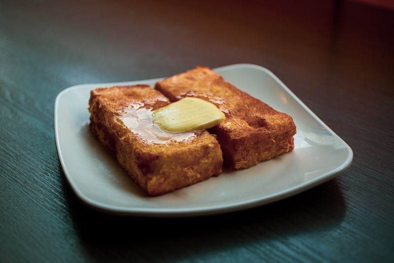 A plate of French Toast