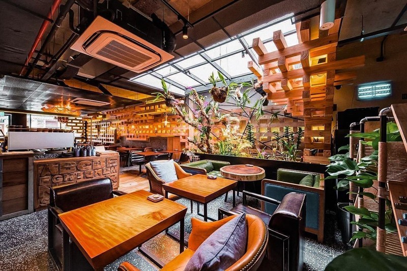 Interior of Birds of a feather at Telok Ayer