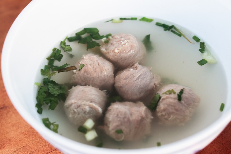 A bowl of beef ball soup 