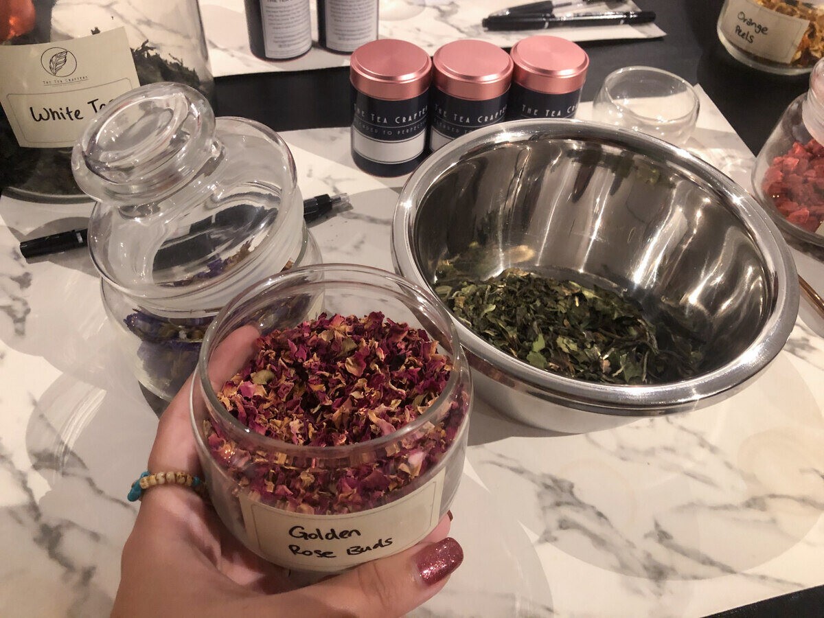 Choosing teas and add-ons for the tea blend