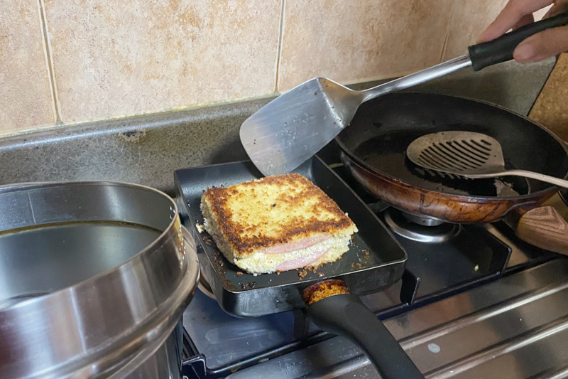 Picture of frying the sandwich