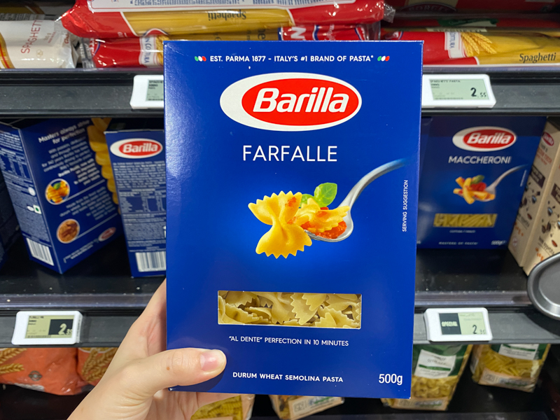 Hand holding a box of farfelle