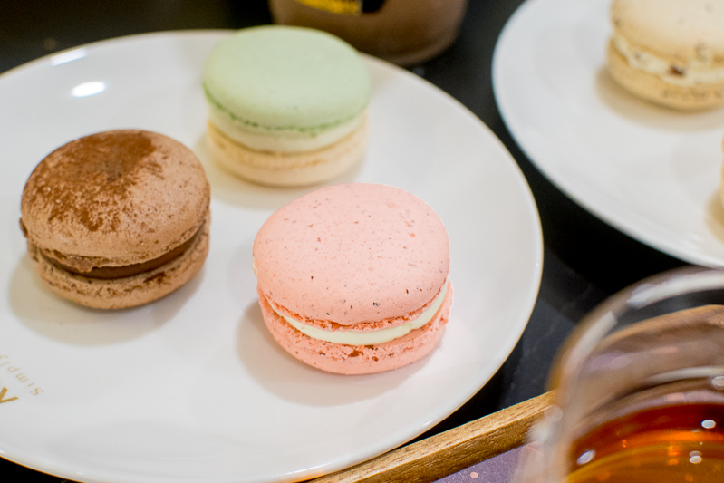 A plate of macarons