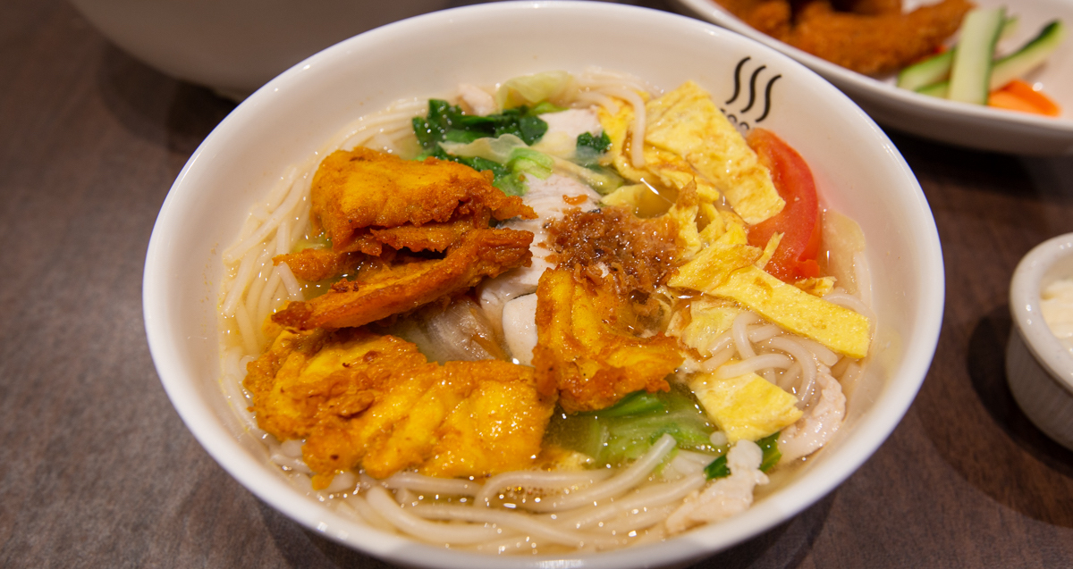 Bowl of fish soup from Tekong Fish Soup