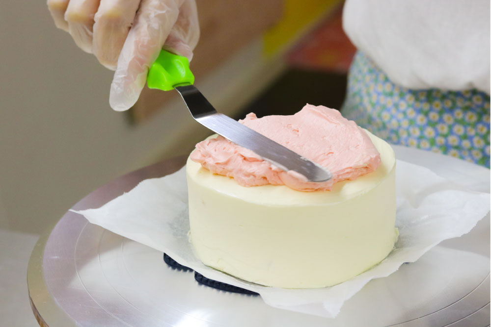frosting a bento cake