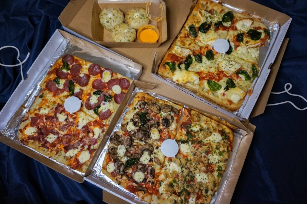 goldenroy sourdough pizza - pizza 1