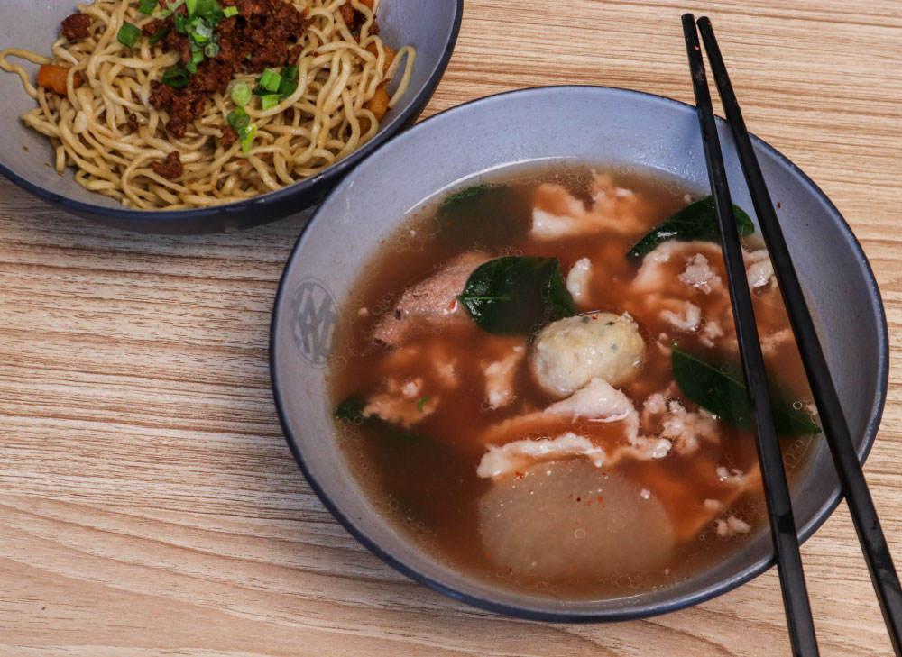 pang's hakka noodles red wine chicken soup