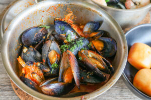 Xcelyn closure - mussels in a pot Xcelyn closure - mussels in a pot