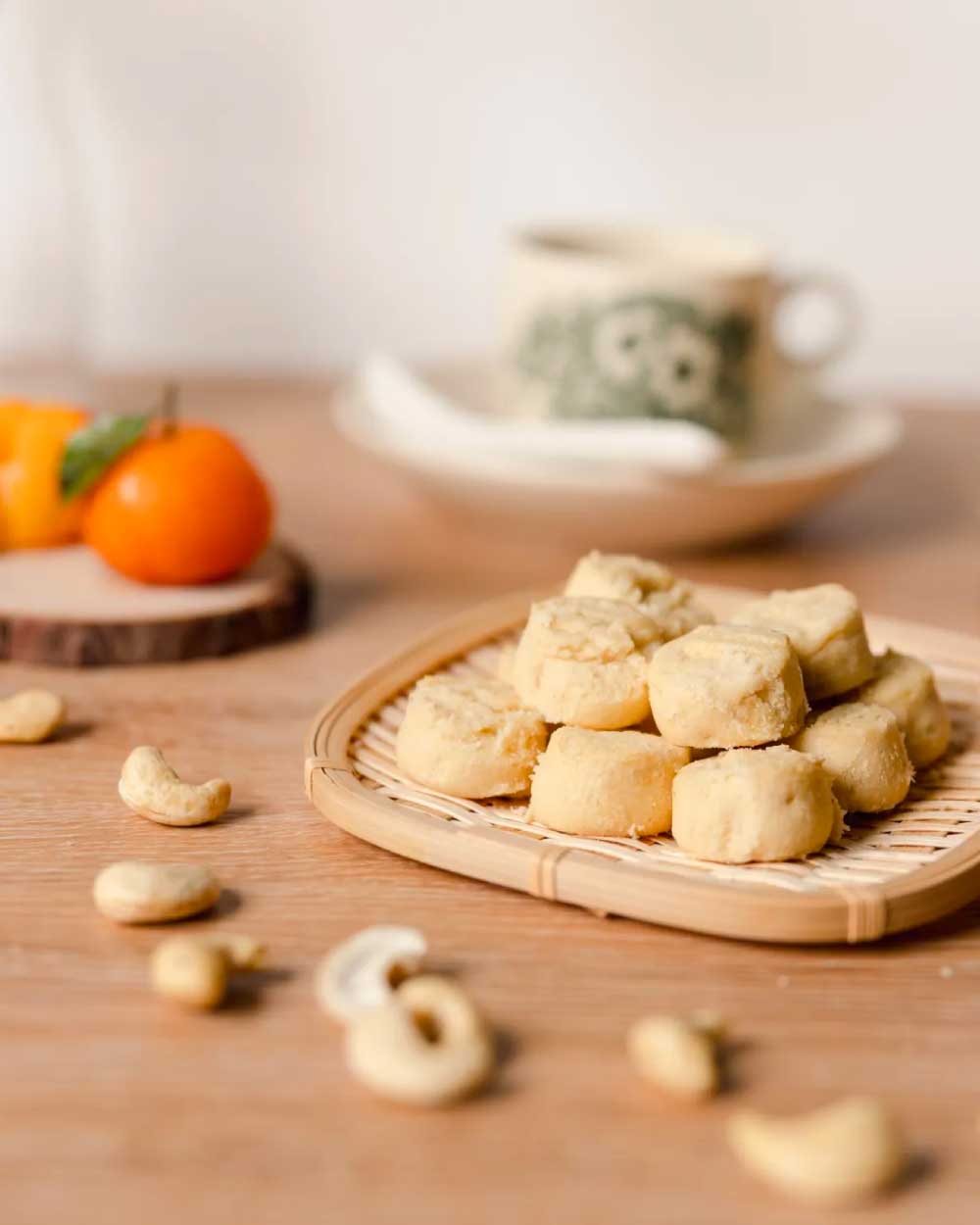 a photo of cashew cookie snacks