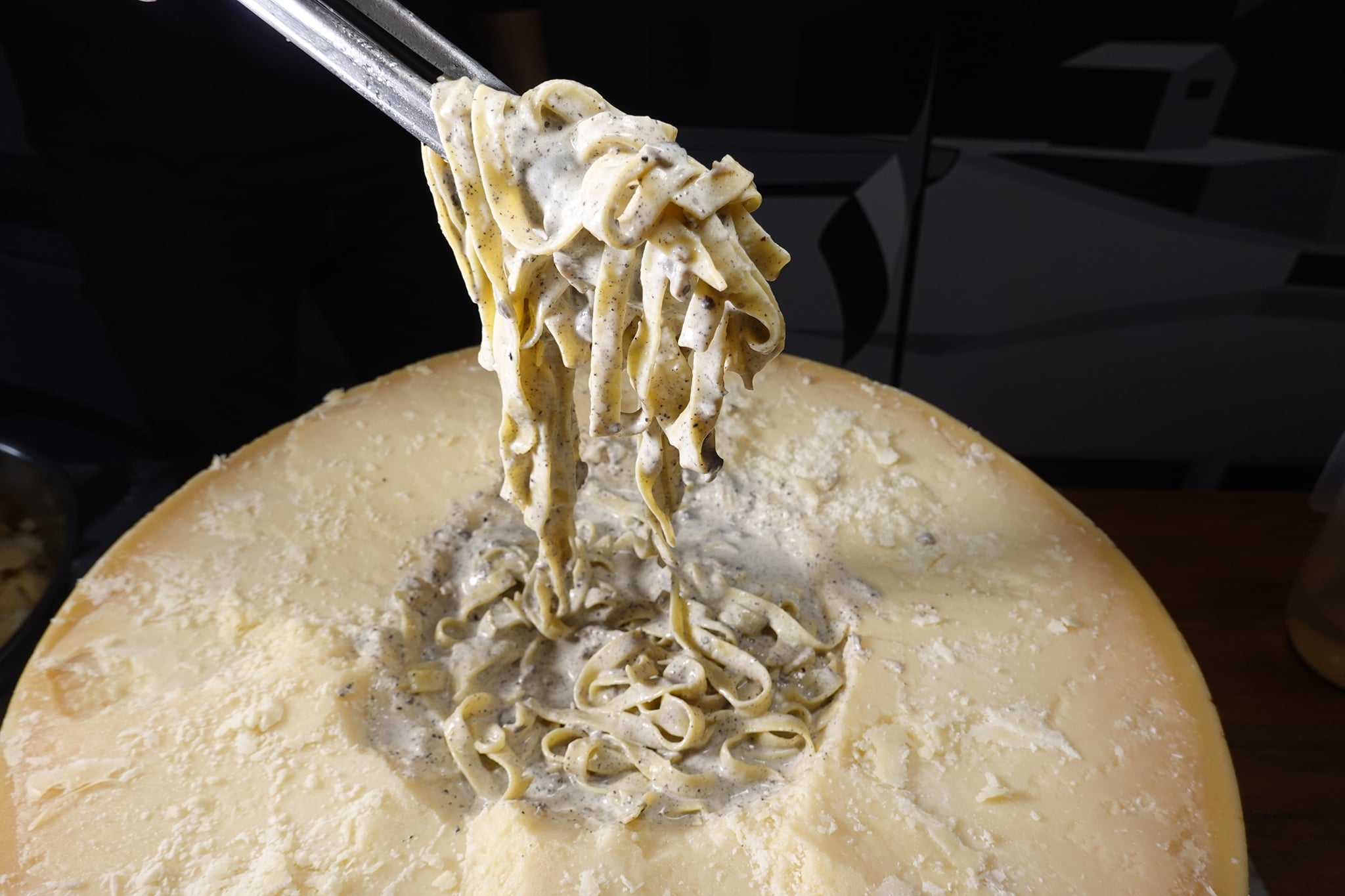 Cheese wheel pasta 