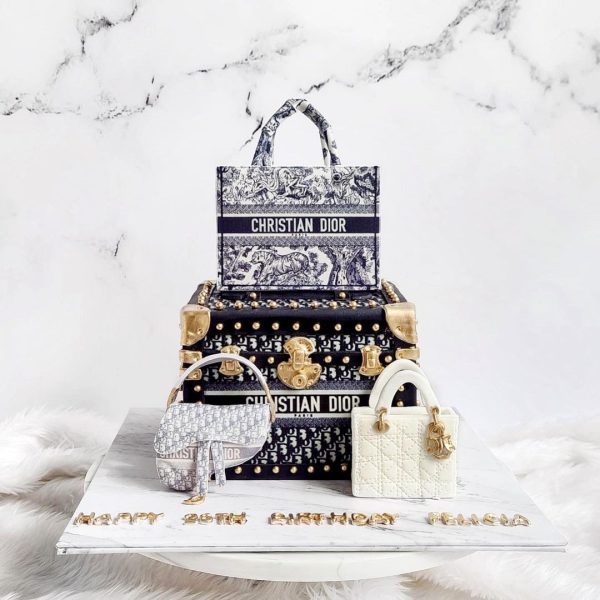 a photo of a luxury handbag cake