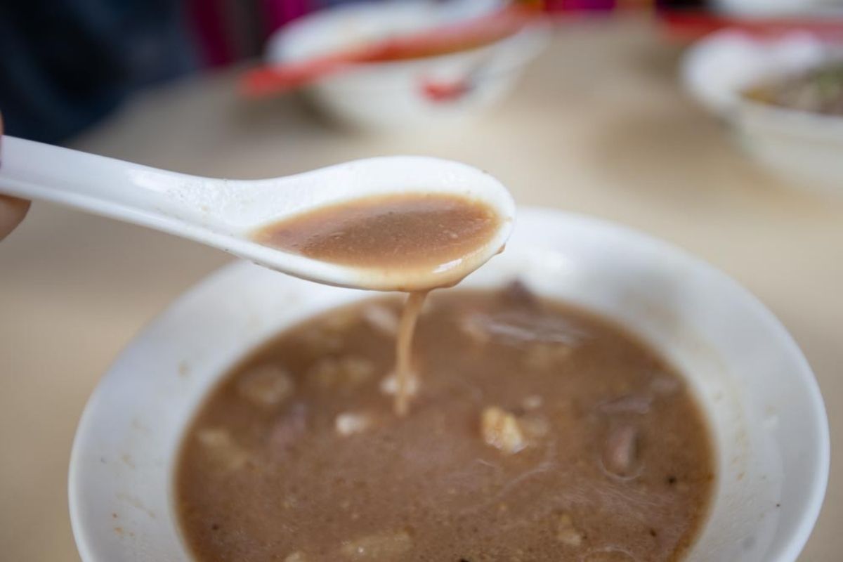 No. 25 Minced Meat Noodle - Scooping Soup