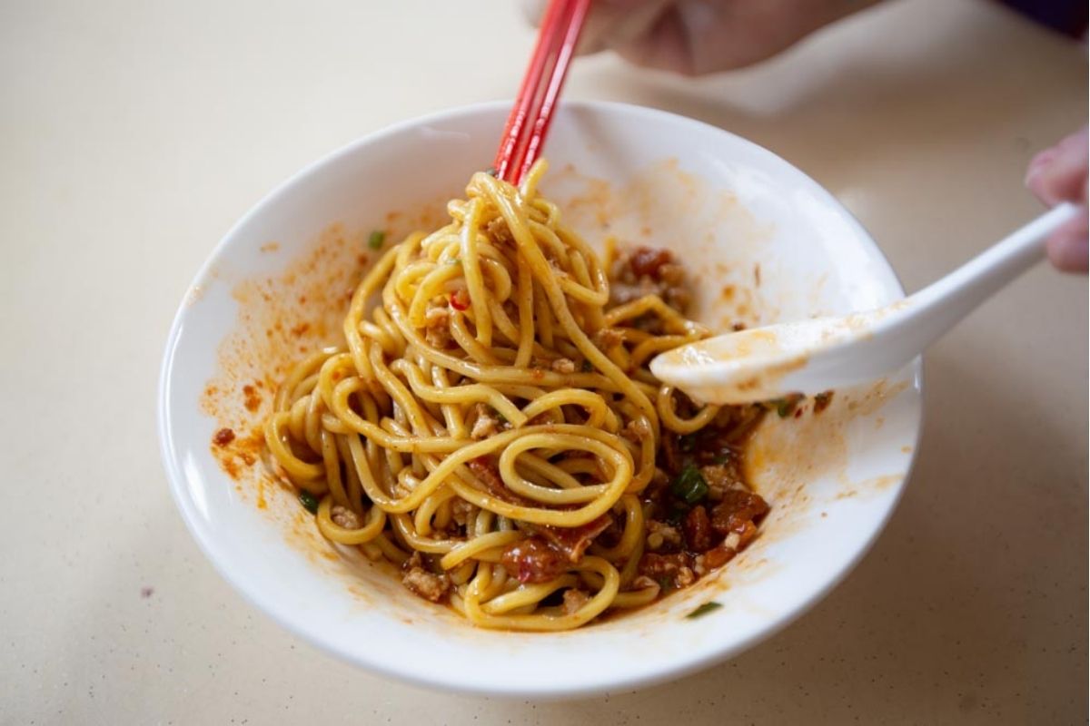 No. 25 Minced Meat Noodle - Twirling Signature Minced Meat Noodle