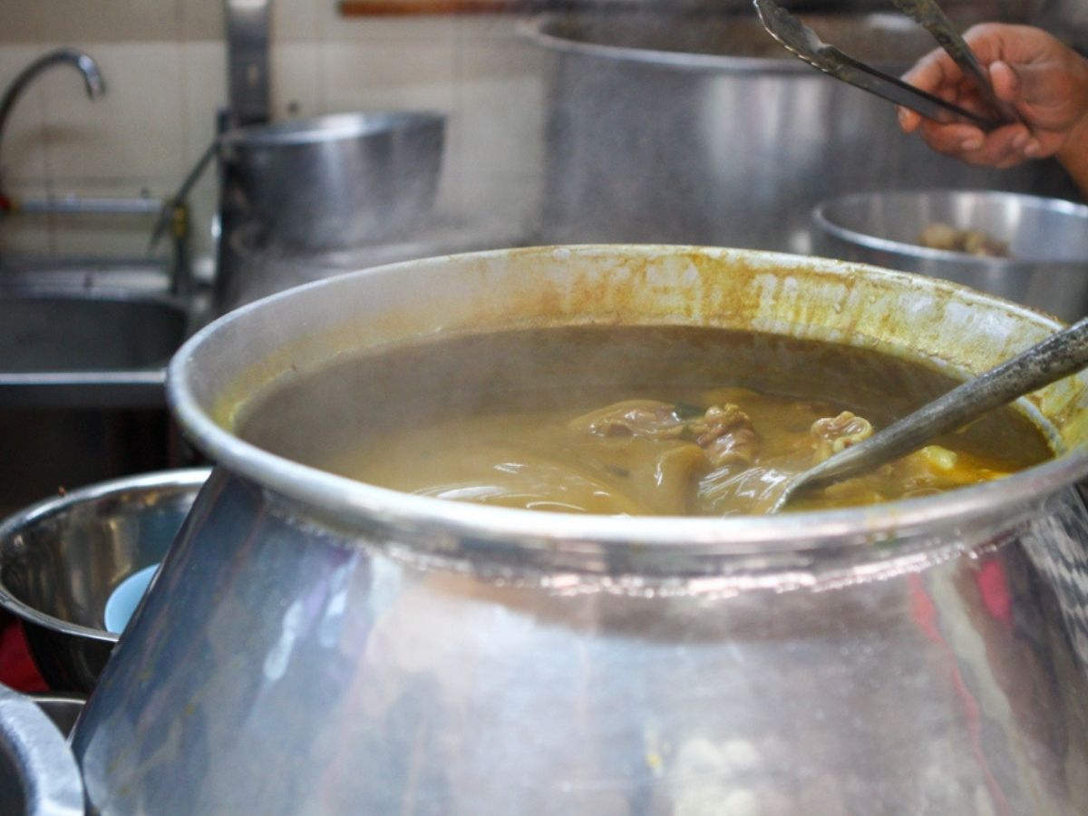 soup kambing haji m abdul rajak - kitchen preparation