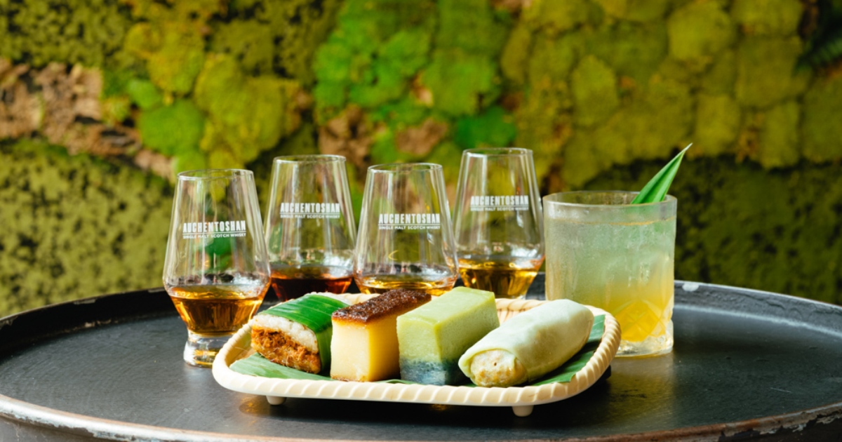 Image of whiskky and kueh