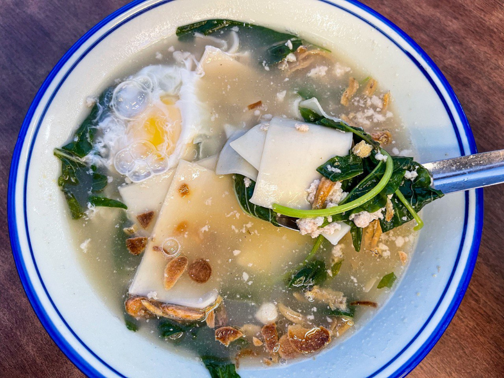 Mee Hoon Kueh Soup & Ingredients