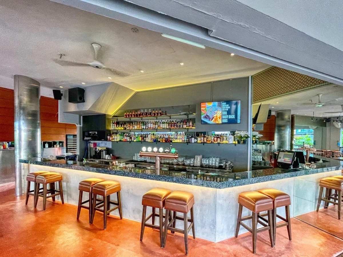 cheap bars - Tango’s interior