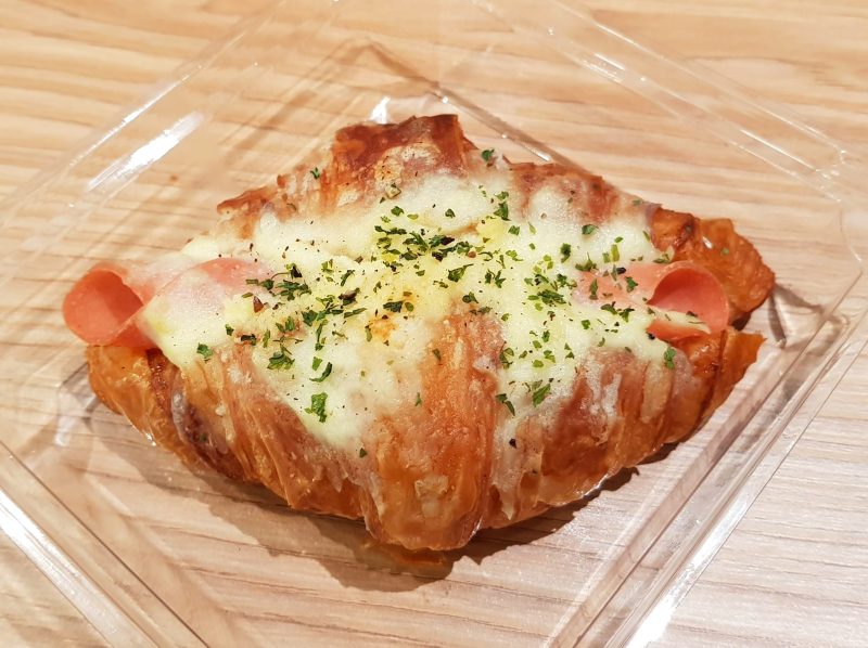 image of on'lee artisan bakery's Japanese white sauce croissant