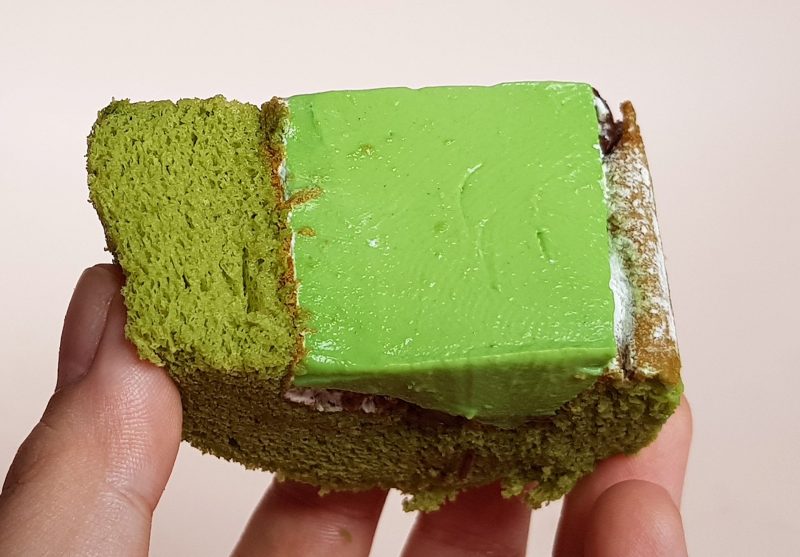 image of Now Bakery's green tea red bean blancmange roll cake pudding